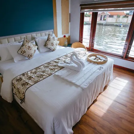 Double Decker Houseboat Hotel Alappuzha Exterior photo