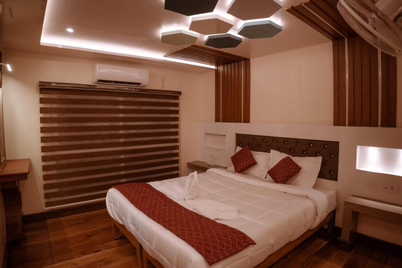 Double Decker Houseboat Alappuzha