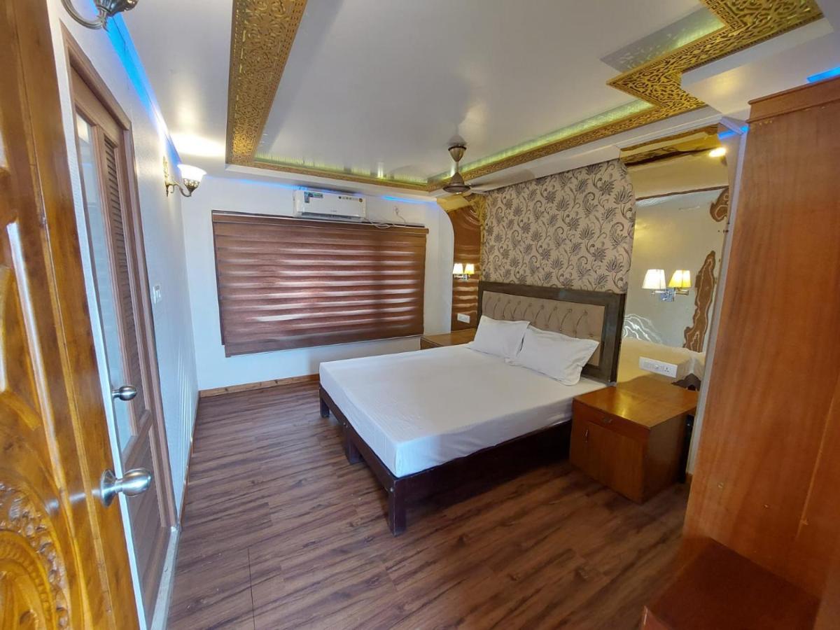 Double Decker Houseboat Botel