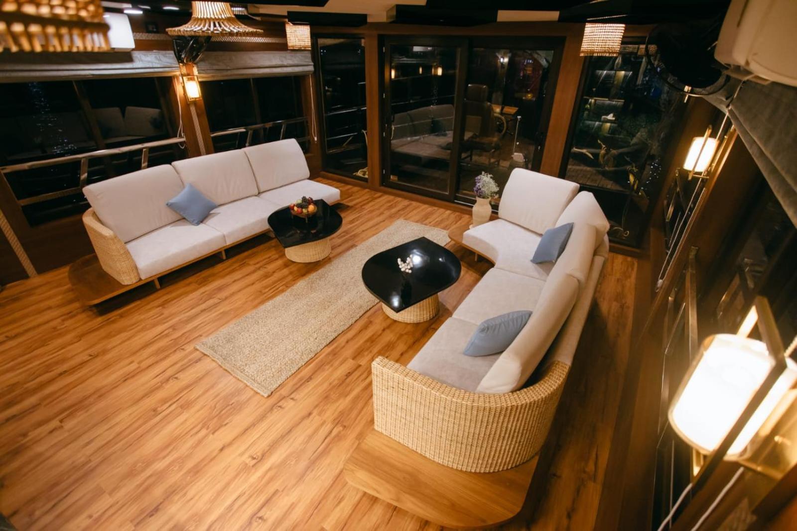 Double Decker Houseboat Botel
