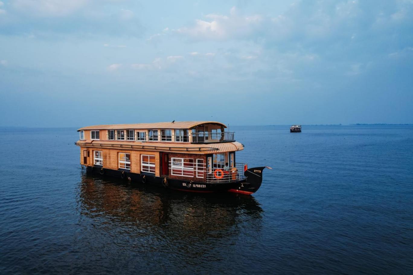 Double Decker Houseboat 3*