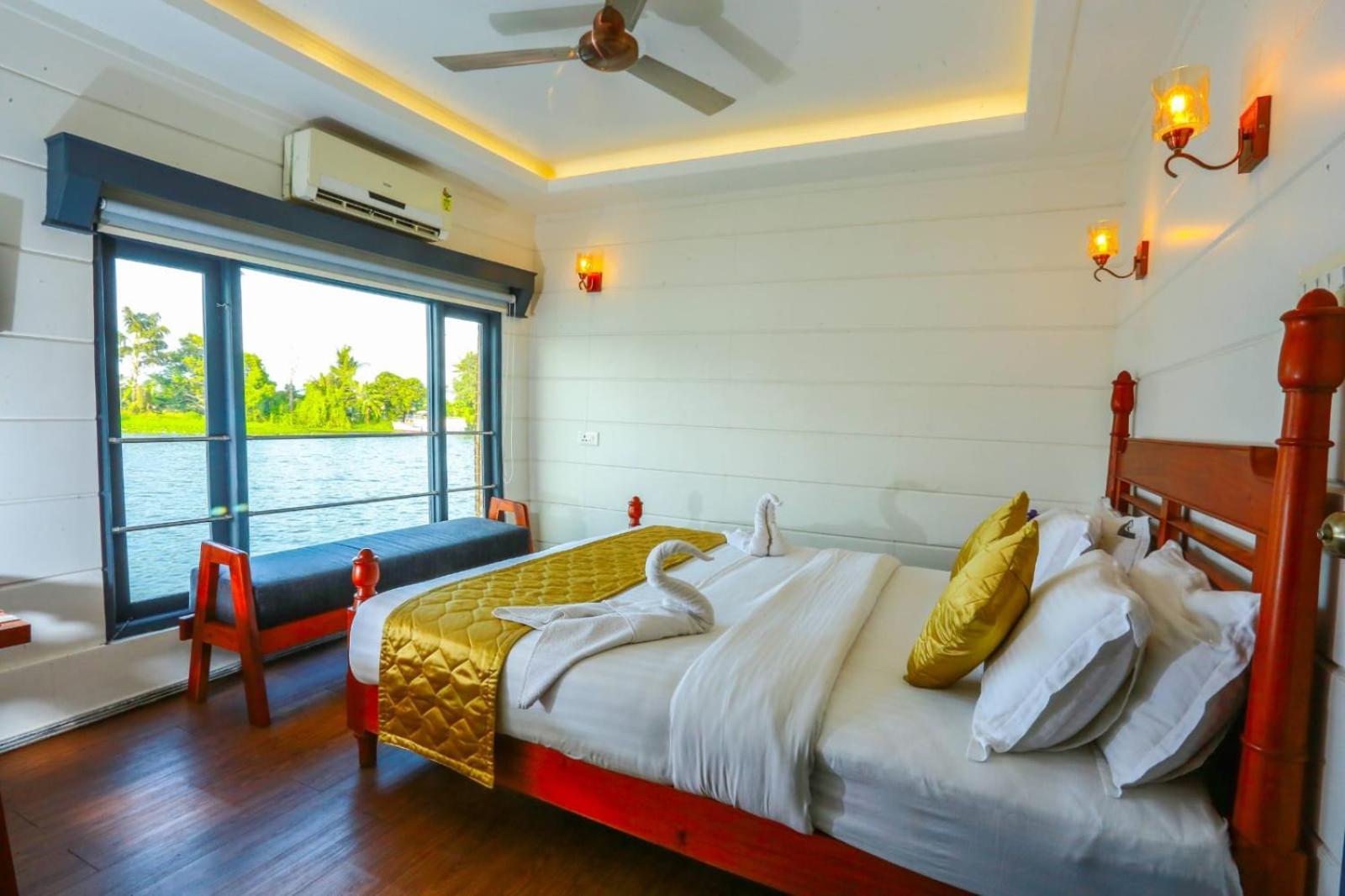 Botel Double Decker Houseboat Alappuzha